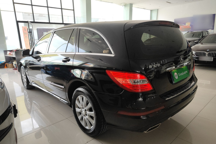 奔驰R级 2014款 R 320 4MATIC 商务型车身外观4