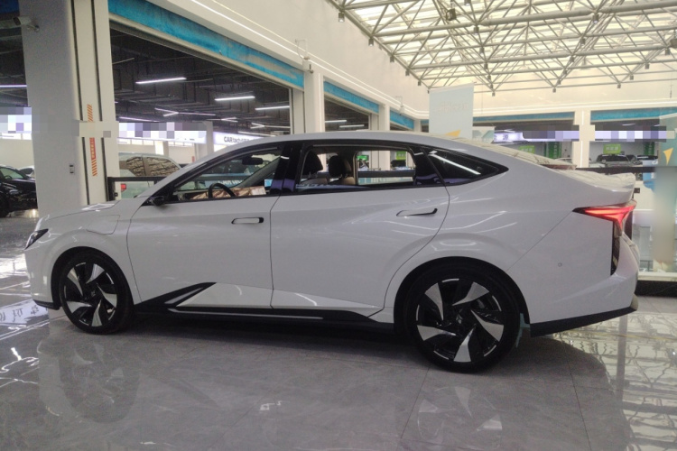 灵悉L 2024款 头号玩家版车身外观4