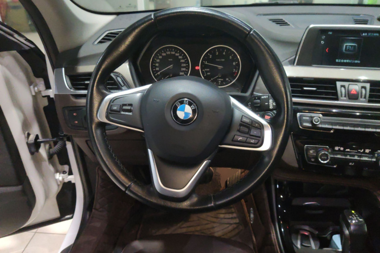 宝马X1 2018款 sDrive18Li 尊享型中控内饰13