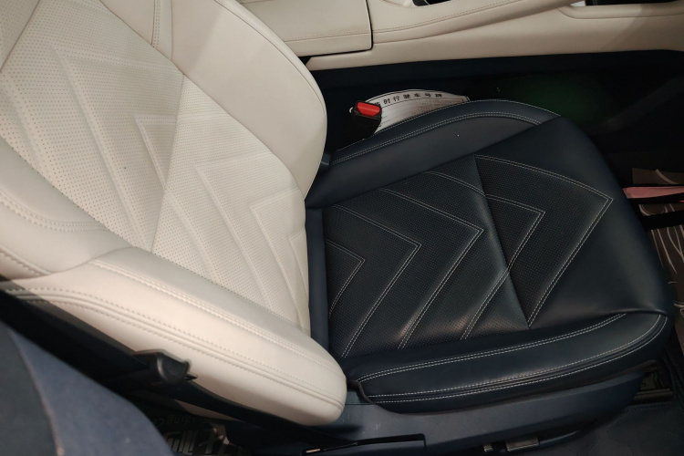 极氪001 2022款 长续航双电机 WE版局部细节41