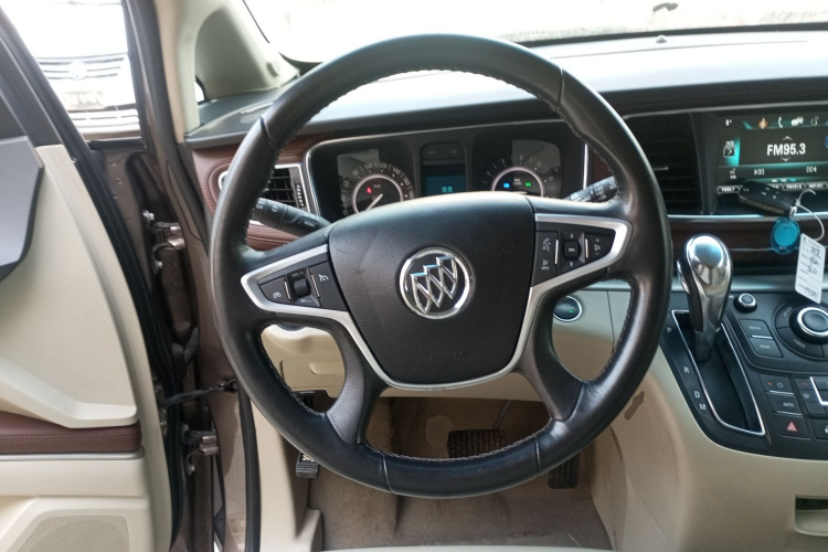 别克GL8 2017款 25S 豪华型 国V中控内饰13