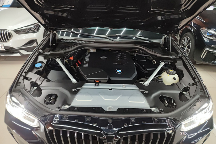 宝马X3 2022款 xDrive30i 领先型 M曜夜套装机舱底盘24