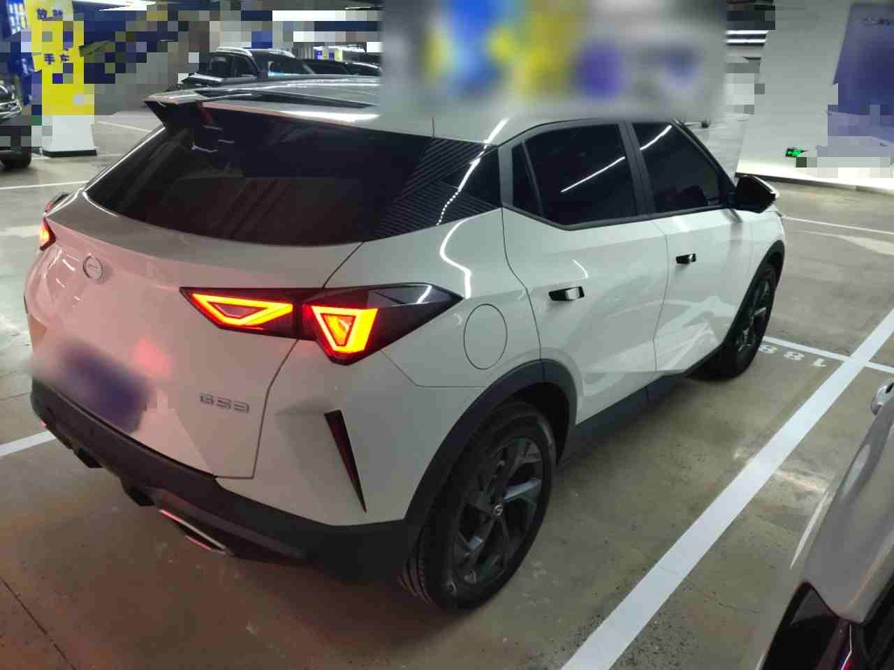 车辆右后45度外观展示