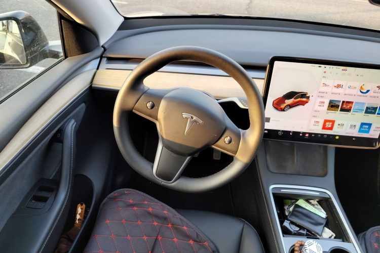 特斯拉 Model Y 2021款 标准续航后驱版中控内饰13