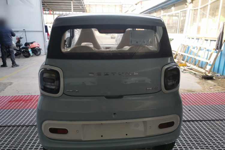 奔腾小马 2026款 222km 炫彩马车身外观6