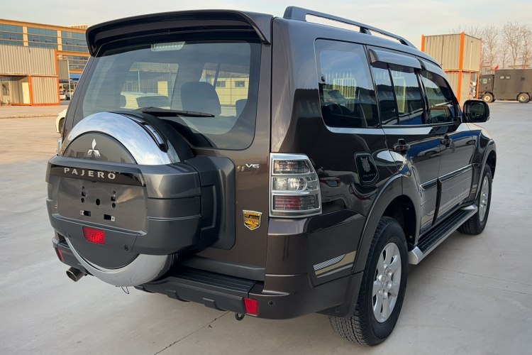 三菱 帕杰罗(进口) 2018款 3.0L 自动舒适版车身外观6003