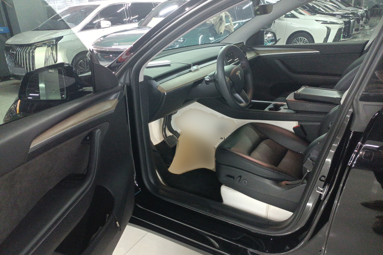 特斯拉 Model Y 2022款 改款 后轮驱动版中控内饰20