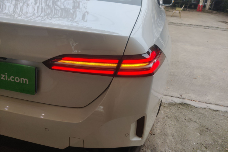 宝马5系 2024款 525Li M运动套装车身外观9