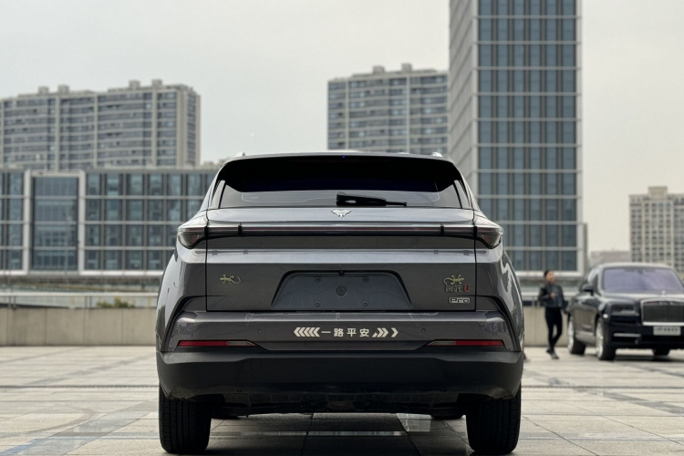 哪吒汽车 哪吒U 2021款 Pro 500 登月版车身外观6007