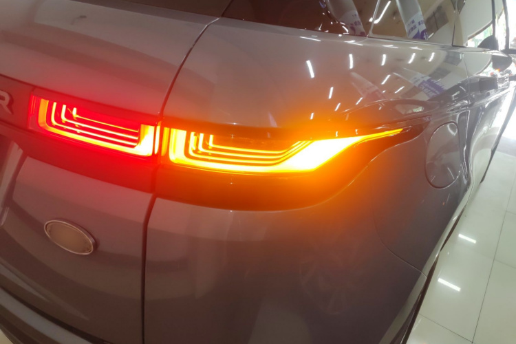 路虎 揽胜极光 2020款 249PS R-DYNAMIC SE 运动科技版车身外观9