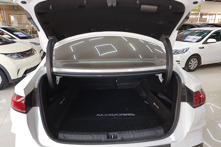 比亚迪 秦L 2024款 DM-i 80KM超越型机舱底盘23