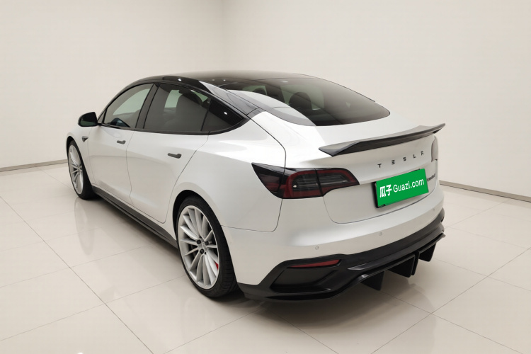 特斯拉 Model 3 2021款 改款二 Performance高性能全轮驱动版车身外观5