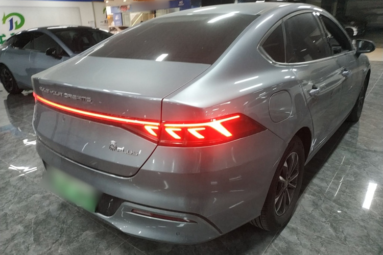 比亚迪 秦PLUS 2024款 荣耀版 DM-i 55KM领先型车身外观7