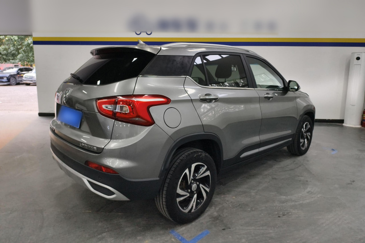 宝骏510 2017款 1.5L 自动豪华型车身外观7