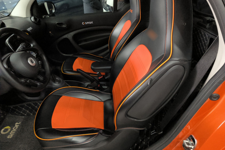 smart fortwo 2018款 1.0L 52千瓦硬顶灵动版 国V中控内饰21