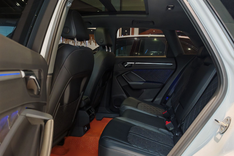 奥迪Q3 2025款 quattro 45周年典藏版 35TFSI 时尚动感型中控内饰7004