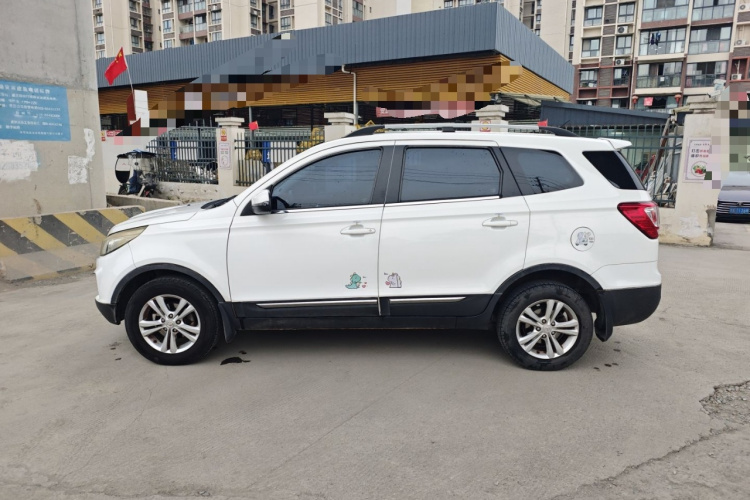 北汽幻速S3 2017款 1.5L 手动豪华型车身外观4