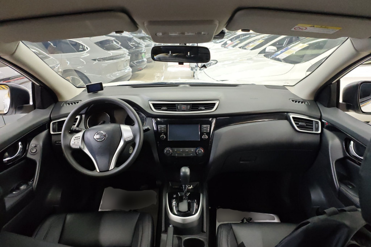 日产 逍客 2017款 2.0L CVT精英版 国V中控内饰7002