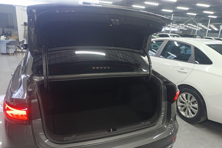 吉利汽车 帝豪 2023款 第4代冠军版 1.5L CVT尊贵型机舱底盘23