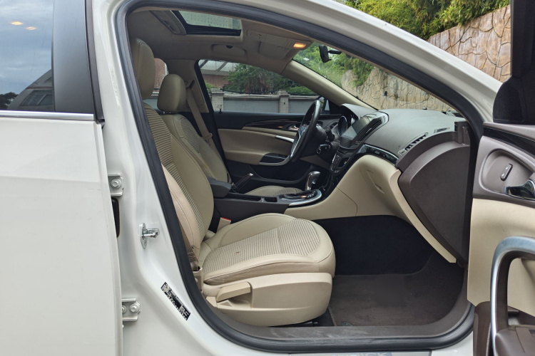 别克 君威 2015款 2.0L 领先时尚型中控内饰7004