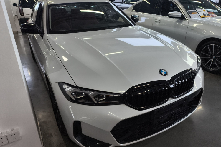 宝马3系 2025款 330Li M运动曜夜套装车身外观3