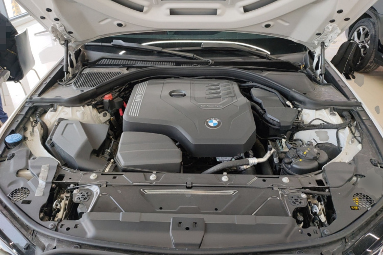 宝马3系 2025款 325i M运动套装机舱底盘24