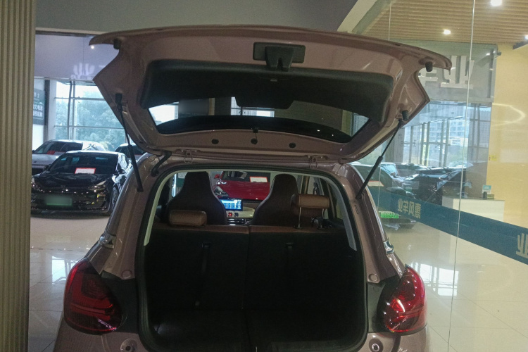 五菱汽车 五菱缤果 2023款 333km 悦享款机舱底盘23