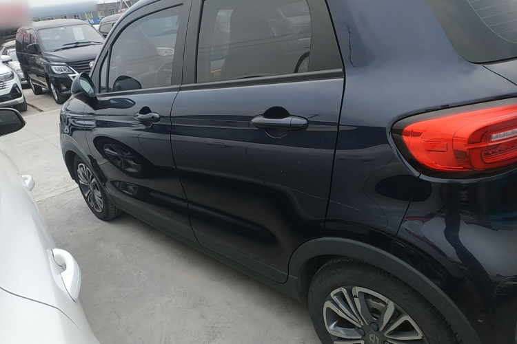 零跑汽车 零跑T03 2021款 400豪华版车身外观4