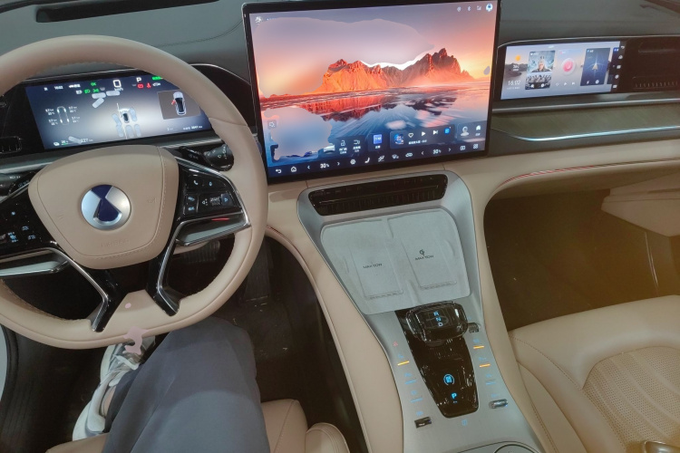 腾势N7 2025款 630 四驱智驾双激光旗舰版中控内饰12