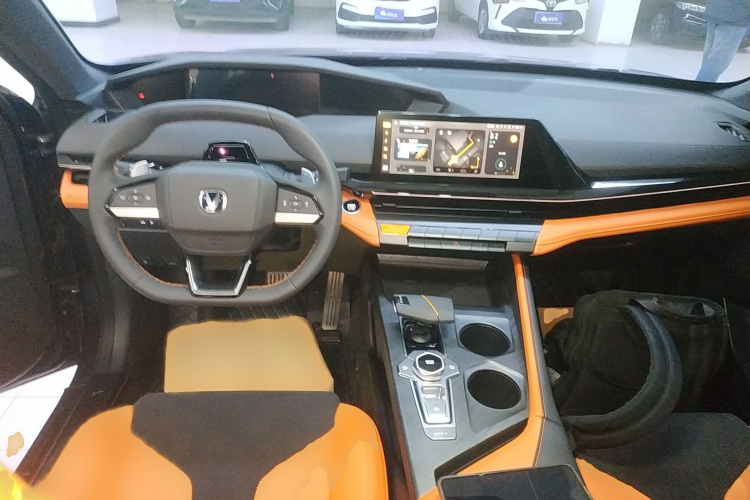 长安UNI-V 2024款 2.0T 高能版中控内饰7002