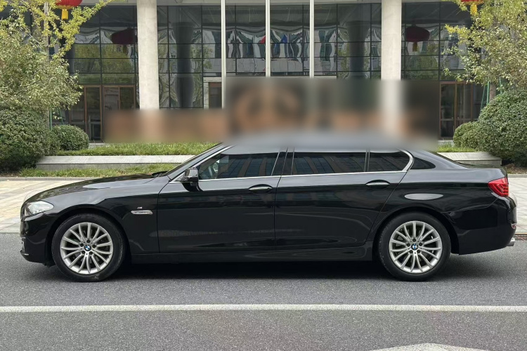 宝马5系 2014款 525Li 豪华设计套装车身外观6003