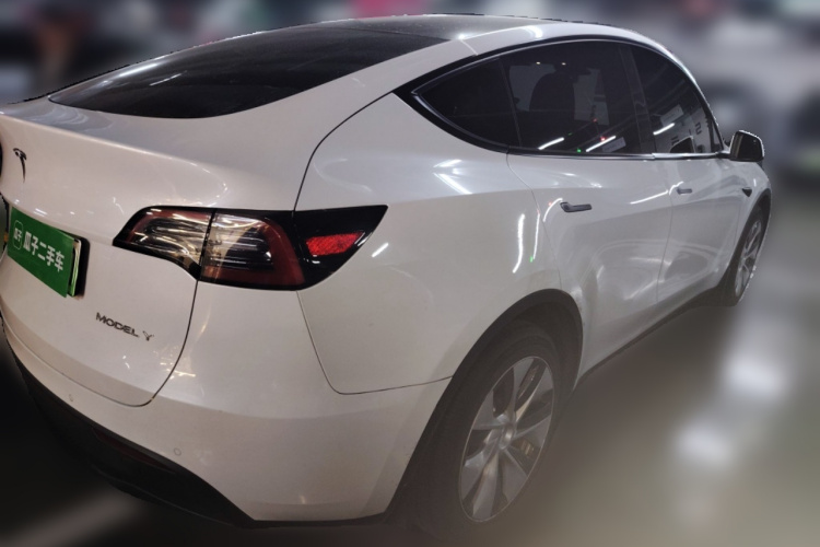 特斯拉 Model Y 2022款 长续航全轮驱动版车身外观7