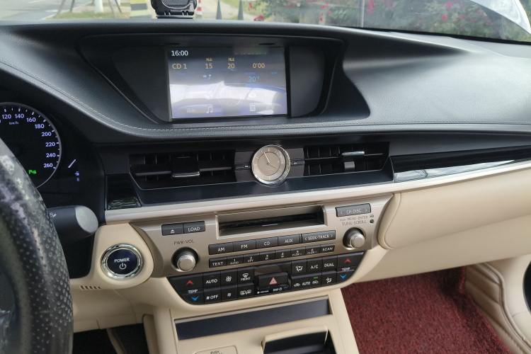 雷克萨斯ES 2013款 300h 精英版局部细节16