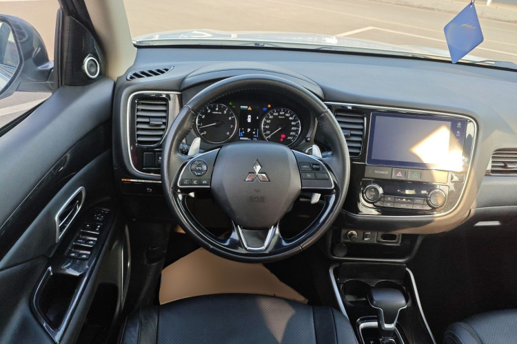 三菱 欧蓝德 2018款 2.4L 四驱豪华版 7座中控内饰13