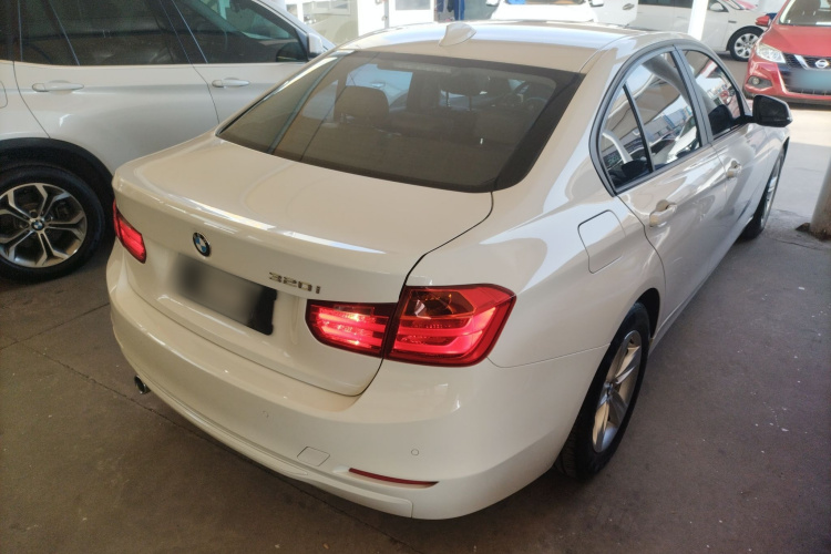 宝马3系 2015款 320i 时尚型车身外观7