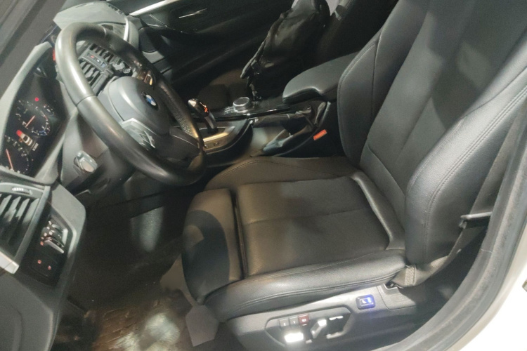 宝马3系GT 2019款 320i M运动套装局部细节19