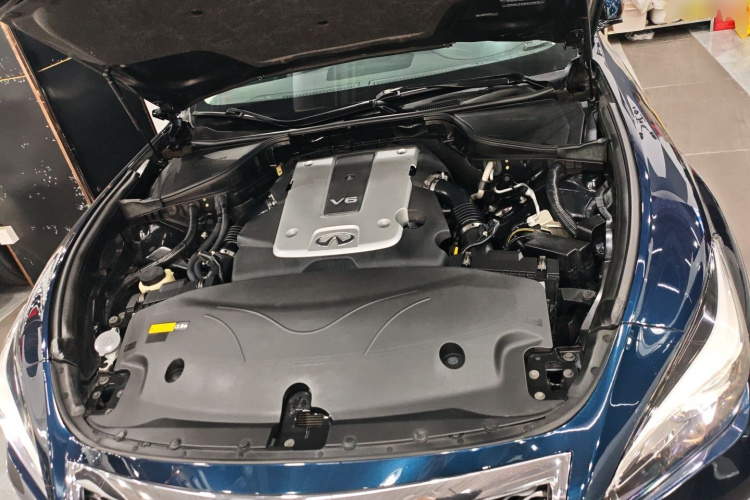 英菲尼迪Q70 2017款 Q70L 2.5L 精英版机舱底盘24