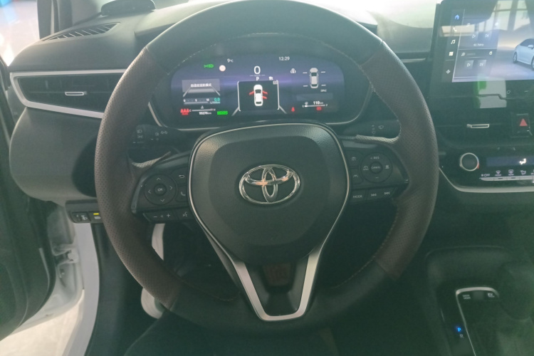 丰田 雷凌 2023款 智能电混双擎 1.8L 豪华版中控内饰13