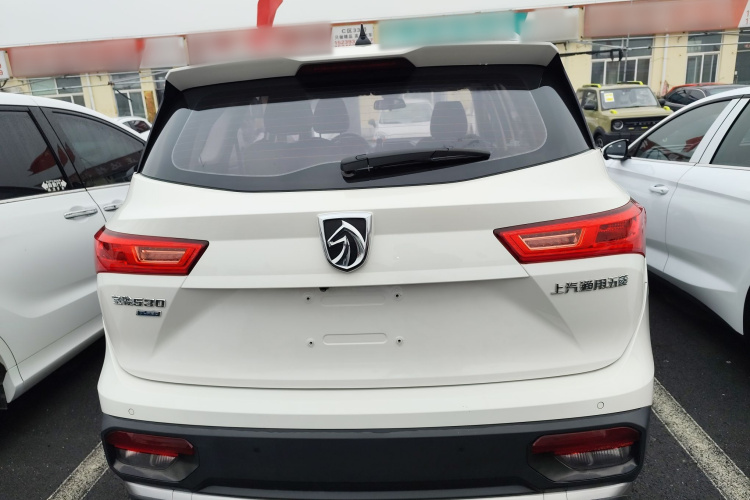 宝骏530 2021款 全球车周年纪念版 1.5T 手动尊贵型 6座车身外观6