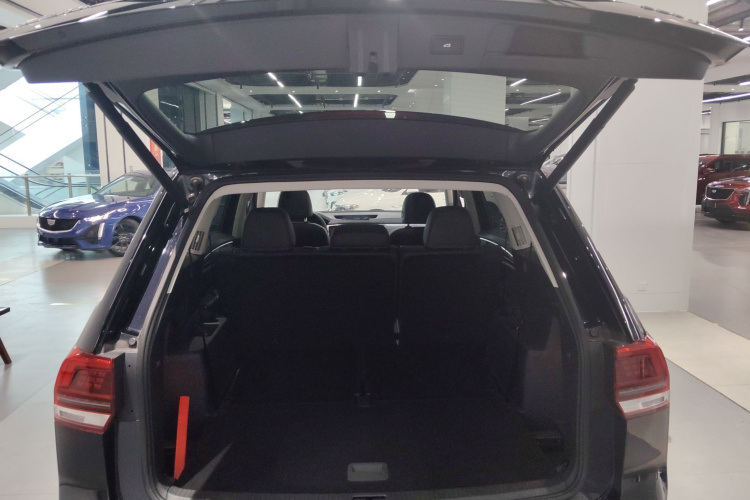 大众 途昂 2020款 改款 380TSI 四驱豪华版机舱底盘23