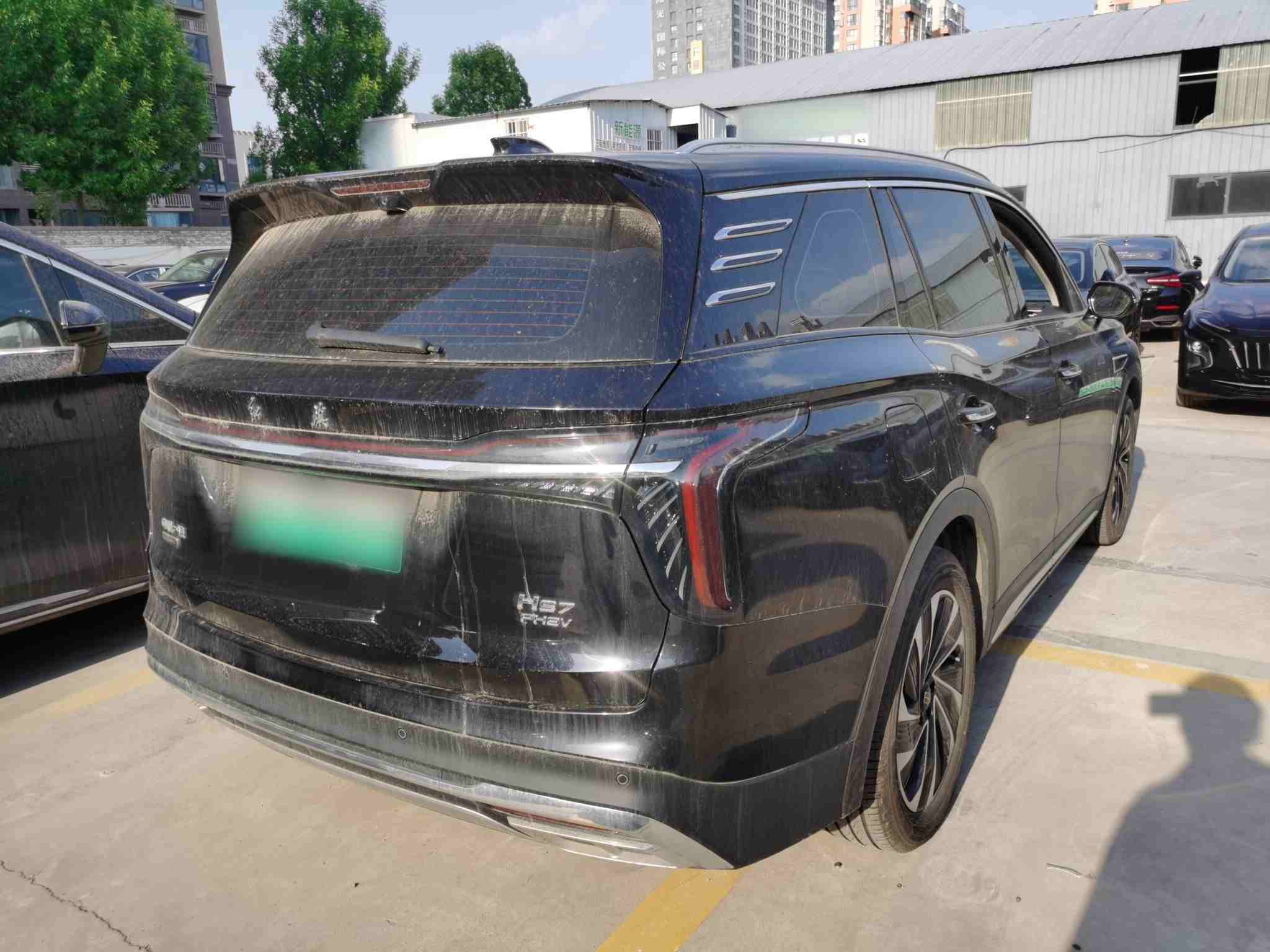 车辆右后45度外观展示
