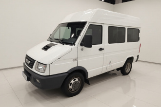 依维柯得意 2021款 2.5T A35 M1客车5-9座短轴中顶双胎侧拉门