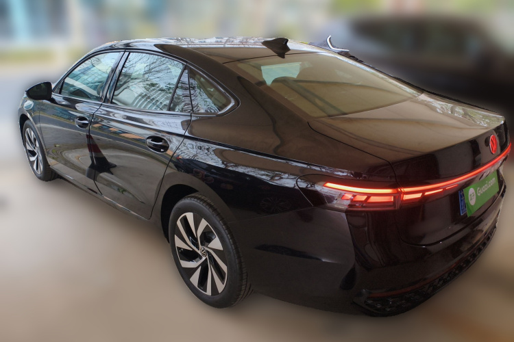 大众 帕萨特 2025款 Pro 380TSI 龙耀版车身外观5