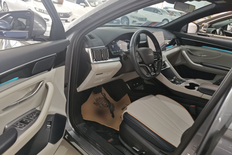 比亚迪 宋PLUS新能源 2023款 冠军版 DM-i 110KM 旗舰型中控内饰7003