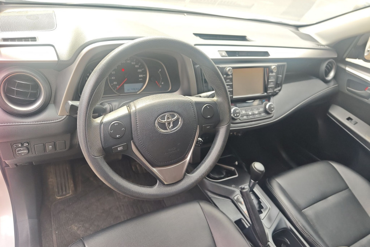 丰田 RAV4荣放 2016款 2.0L CVT两驱风尚版 国V中控内饰7001