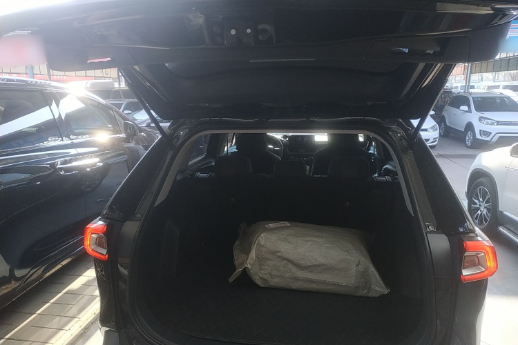 丰田 威兰达 2022款 2.0L CVT两驱领先版机舱底盘23