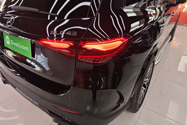 奔驰GLC AMG 2024款 AMG GLC 43 4MATIC车身外观9