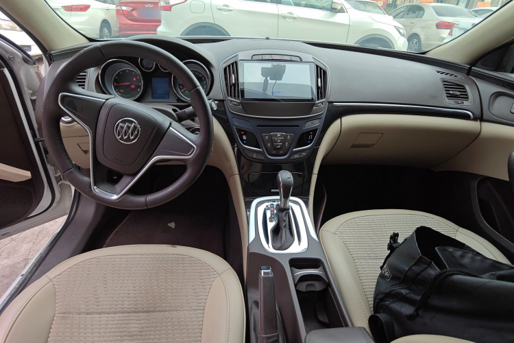 别克 君威 2014款 2.0L 领先时尚型中控内饰7002