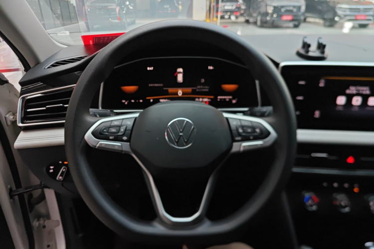 大众 途观L 2022款 330TSI 自动两驱舒享版中控内饰13