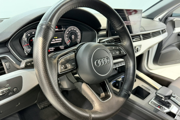 奥迪A4L 2020款 40 TFSI 豪华致雅型中控内饰7004